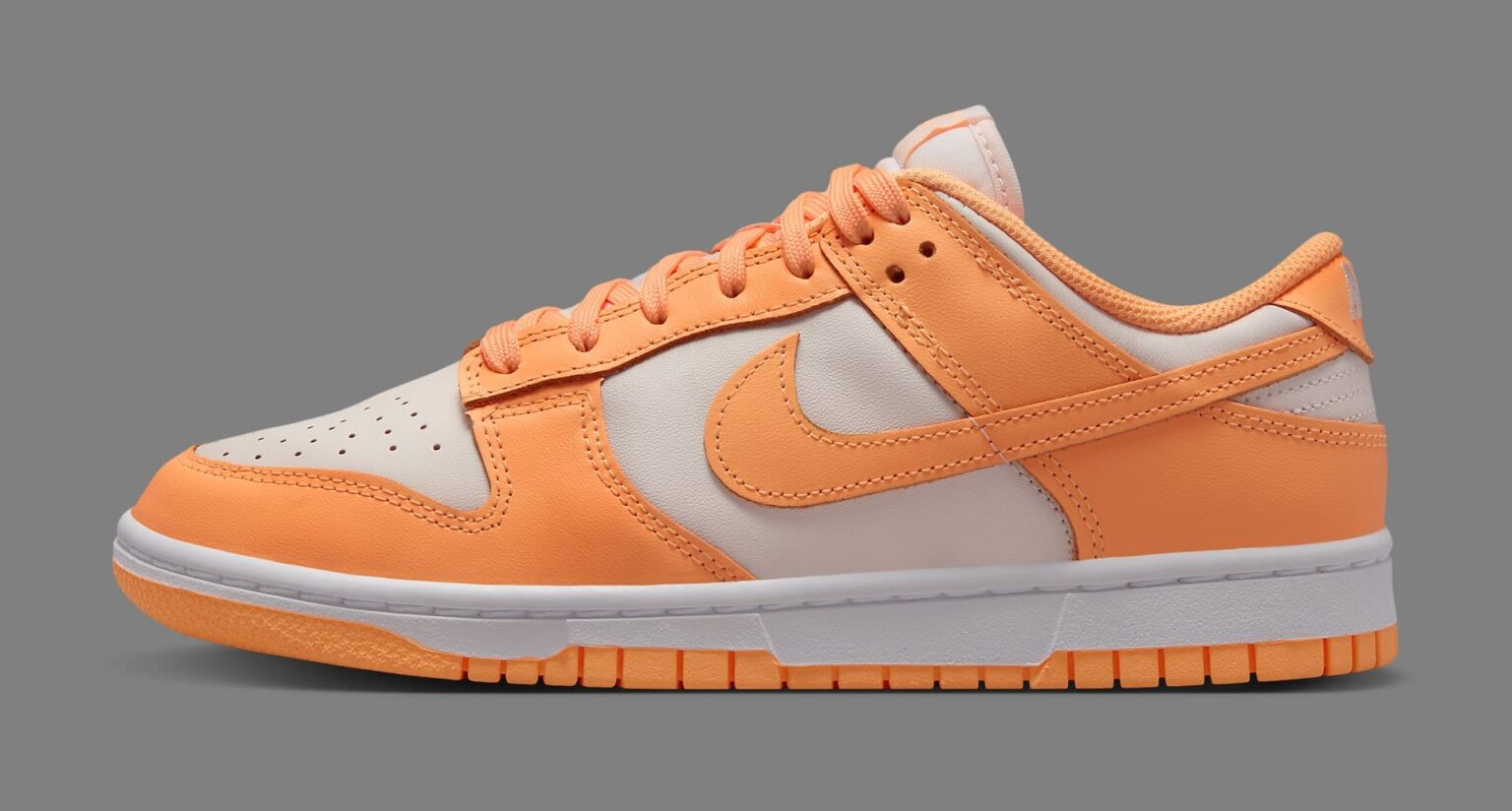 nike low dunk peach