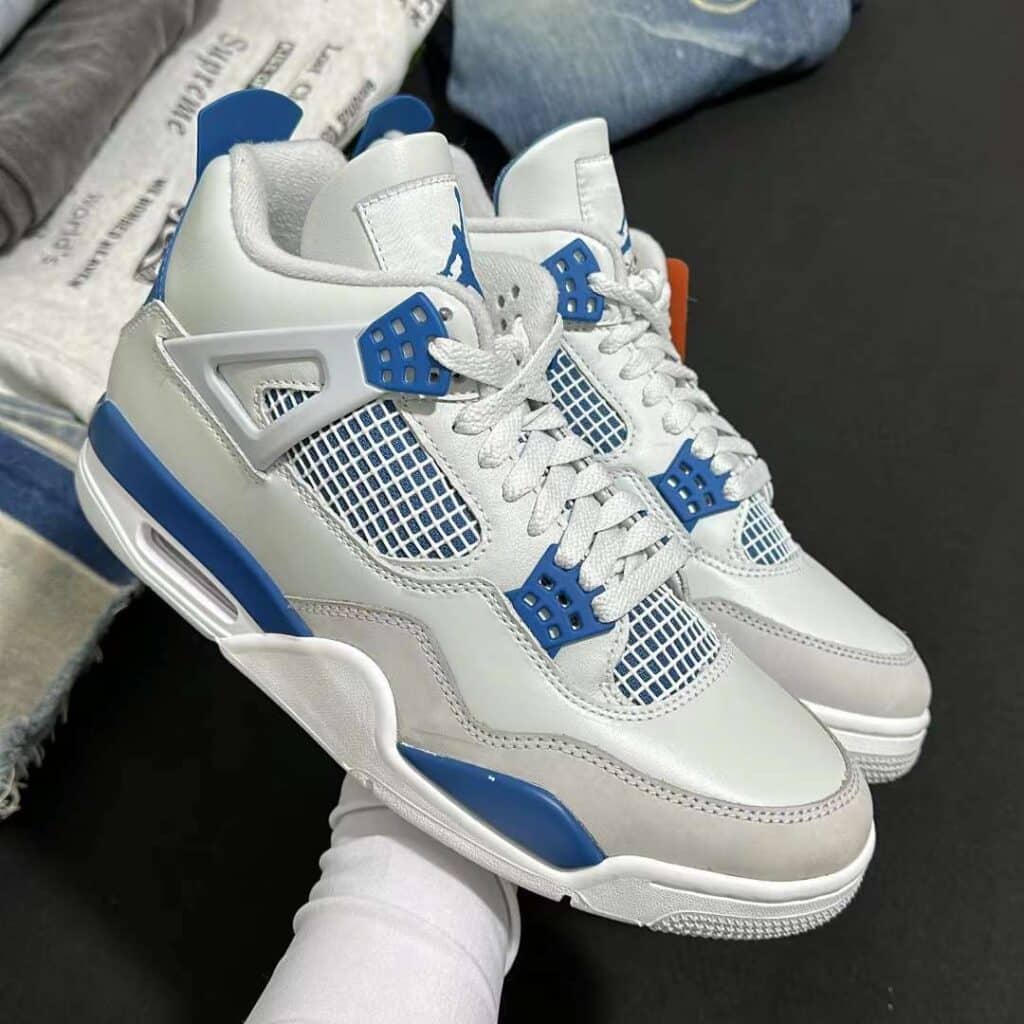 Air Jordan 4 "Military Blue" Ritorna un Cult delle Sneakers Italianhype