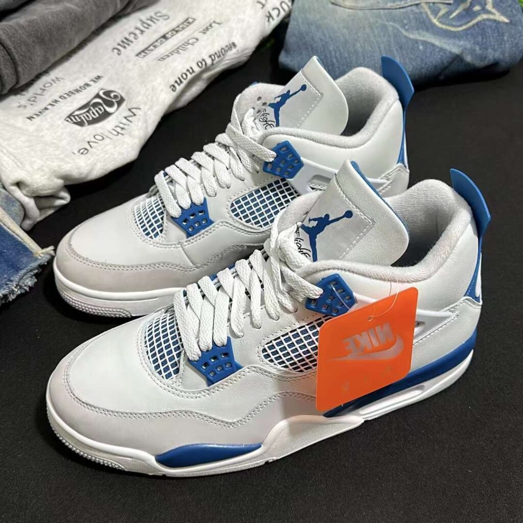 Air Jordan 4 "Military Blue" Ritorna un Cult delle Sneakers Italianhype